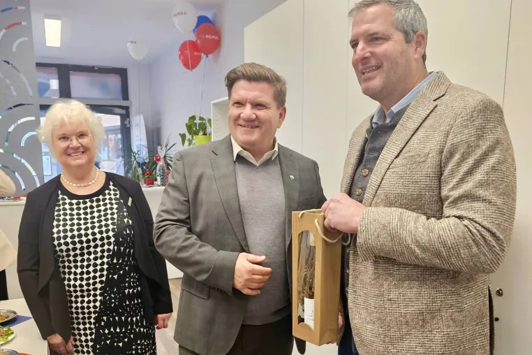 Ein Tag voller Strahlkraft: RE/MAX Prime eröffnet Standort in Grafing neu Bild: Ein Tag voller Strahlkraft: RE/MAX Prime eröffnet Standort in Grafing neu