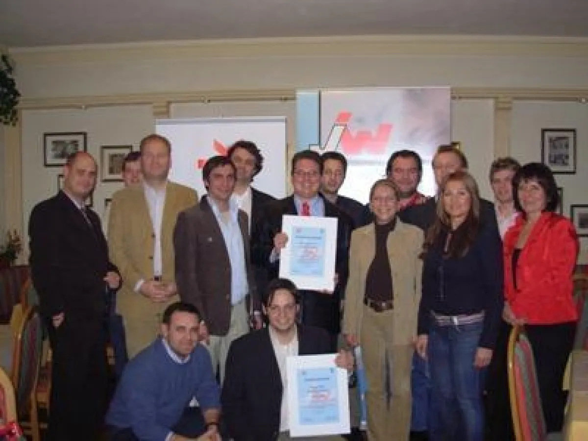 Der neue Vorstand der JW Gmunden. Mag. Philipp Ortner(Mitte), Mag. Doris Schreckeneder(re.), Franz Moser junior(li.) und Referentin Mag. Heide Kühnel(ganz rechts).