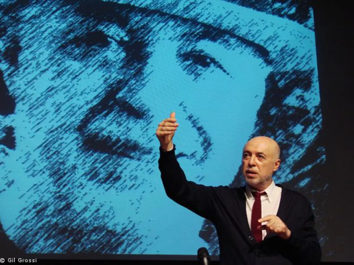 Dr Jurij Alschitz at a conference in Brazil