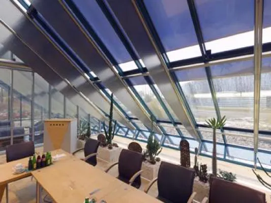 Bild: Viel Wärme rein - wenig Wärme raus: Verbesserung des Wärmeschutzes bei geneigten Verglasungen