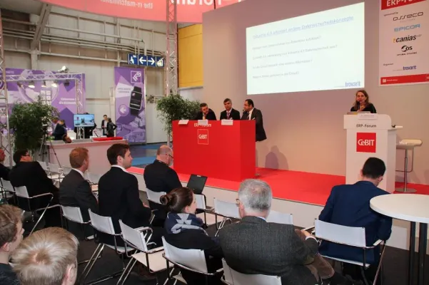 Bild: Experten diskutieren auf CeBIT 2017 die Anforderungen von Industrie 4.0 und Personalarbeit 4.0