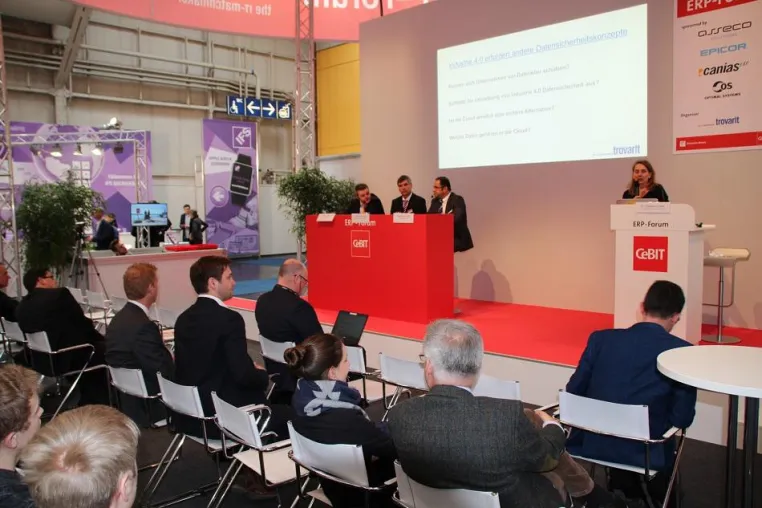 Experten diskutieren auf CeBIT 2017 die Anforderungen von Industrie 4.0 und Personalarbeit 4.0 Bild: Experten diskutieren auf CeBIT 2017 die Anforderungen von Industrie 4.0 und Personalarbeit 4.0