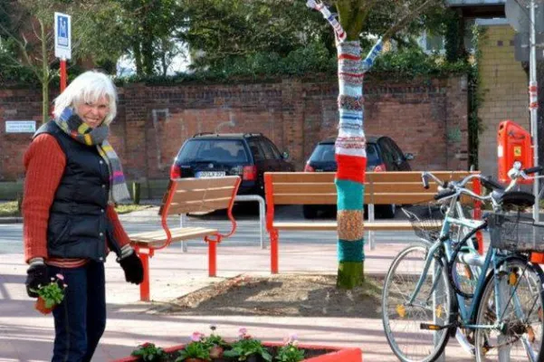 Komm auf die Bank, Luise. Ein neuer Quartiersplatz für Jung und Alt in Eppendorf Bild: Komm auf die Bank, Luise. Ein neuer Quartiersplatz für Jung und Alt in Eppendorf