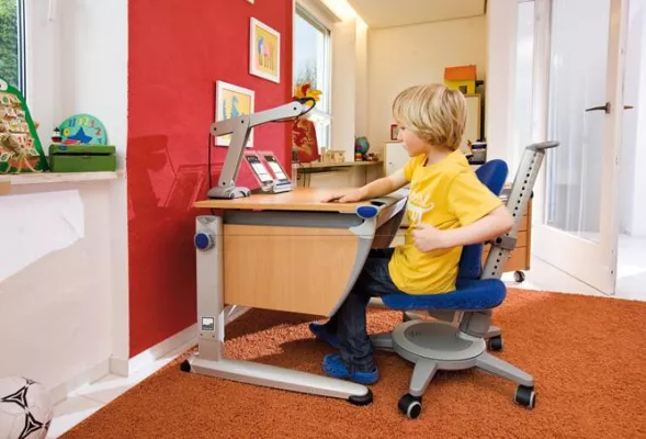 Bild: Dynamisch Lernen – Schülerschreibtische von moll sorgen für Bewegung