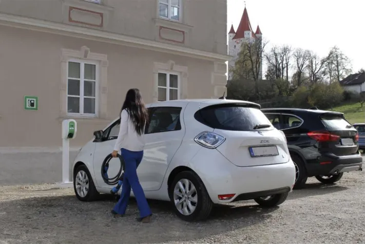 Bild: SSL Energie GmbH gibt öffentliche Ladestation in Haag i. OB frei