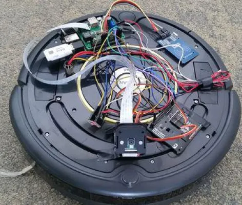 Bild: Smarter Saugroboter für die automatisierte Büroreinigung