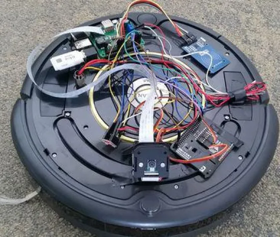 Bild: Smarter Saugroboter für die automatisierte Büroreinigung