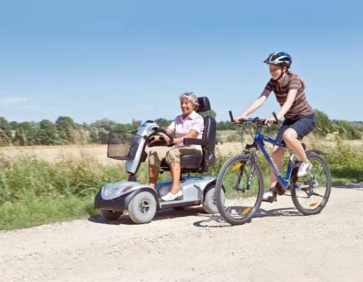 Bild: E-SCOOTER DEUTSCHLAND eröffnet die Elektromobil-Saison 2014