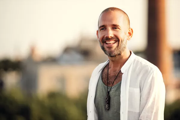 Somatische Körperarbeit in Berlin & Amsterdam: Johannes Ebert begleitet Menschen beim Lösen tiefer Spannungen Bild: Somatische Körperarbeit in Berlin & Amsterdam: Johannes Ebert begleitet Menschen beim Lösen tiefer Spannungen