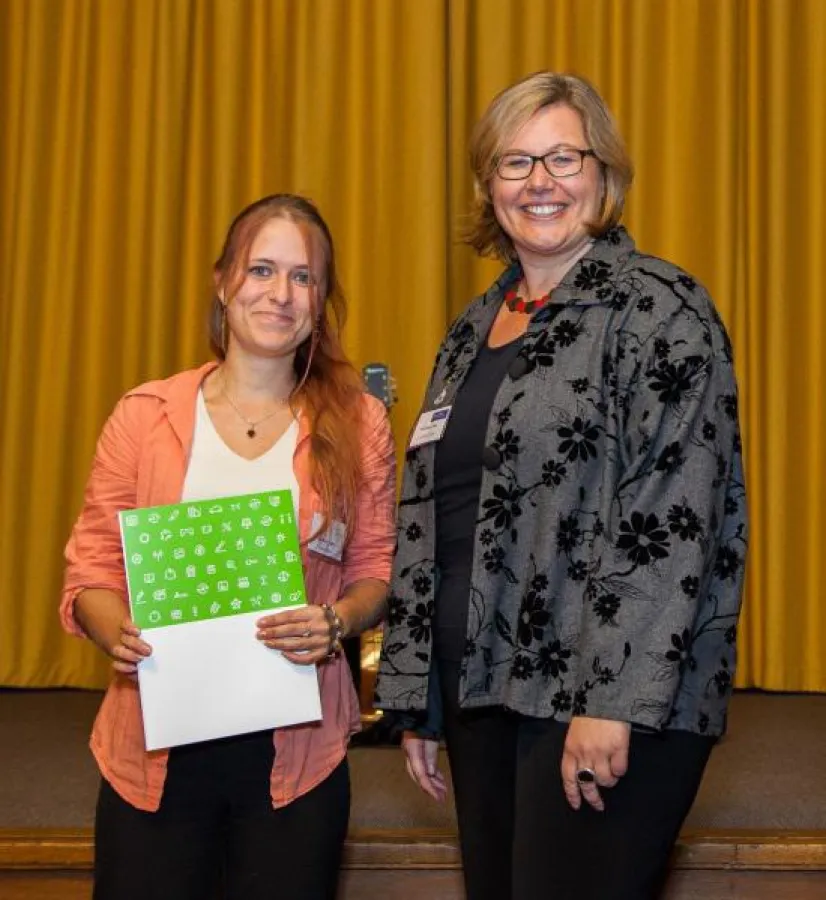 Stipendiatin Bianca Lenz mit Martina Prox, ifu Hamburg GmbH