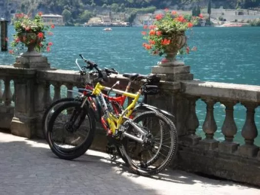 Bild: Benvenuti, Biker! Am nördlichen Gardasee startet die Radsport-Saison