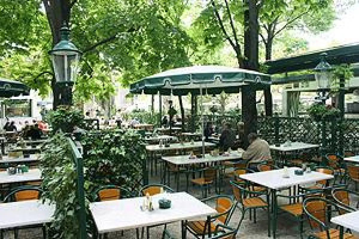 Das Schweizerhaus- Europas größter Biergarten mit 1.800 Sitzplätzen