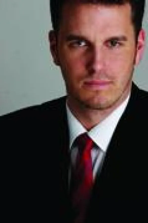 Hypnotiseur Thomas Krause bringt Manager in Wellness-Trance.