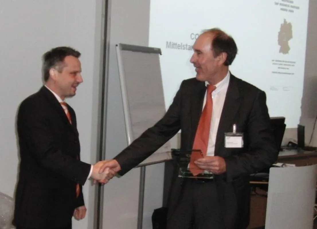 Dr. Friedrich Neumeyer bei der SAP-AWARD Übergabe an Manfred Prager
