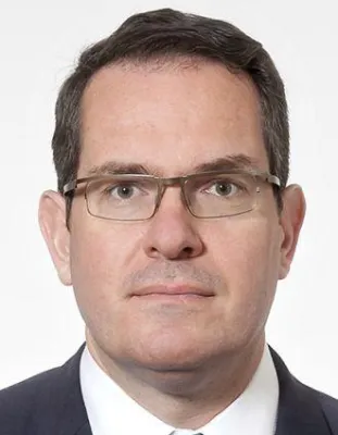 Bild: Master-Abschluss: Promovierter Naturwissenschaftler auf Management-Erfolgskurs