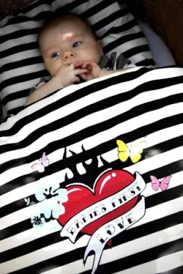 Bild: Rock 'n' Roll in der Babywiege- und für einen guten Zweck