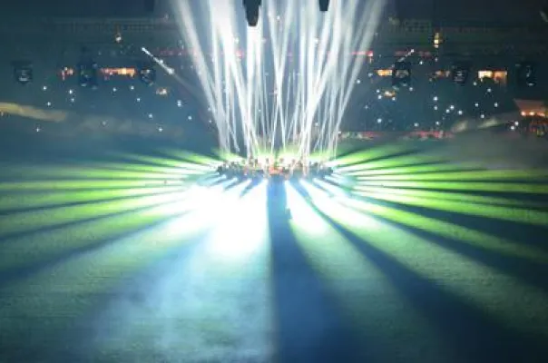 Spektakuläre Lichtshow bei Tribüneneinweihung des FC Union in Berlin. Bild: Spektakuläre Lichtshow bei Tribüneneinweihung des FC Union in Berlin.