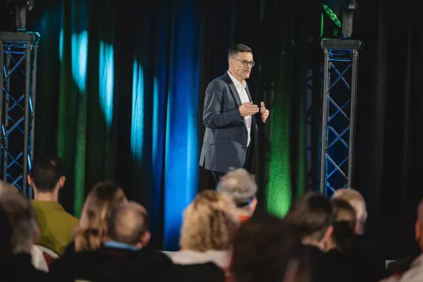 Bild: Künstliche Intelligenz - Segen oder Fluch?