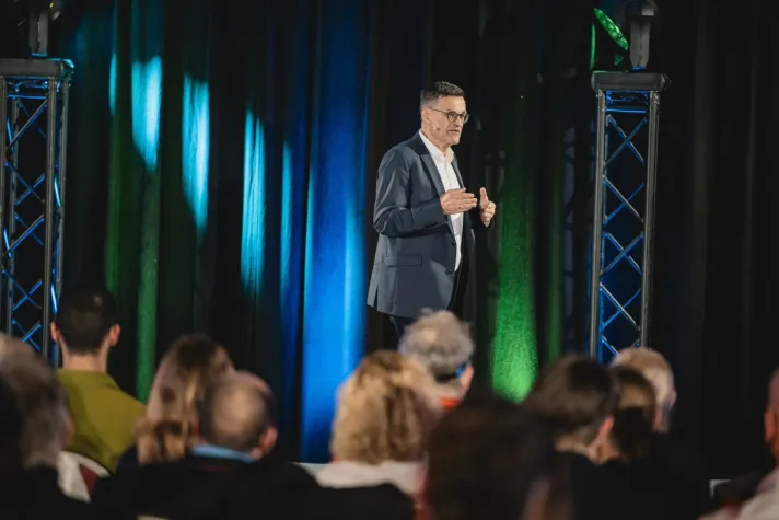 Bild: Künstliche Intelligenz - Segen oder Fluch?