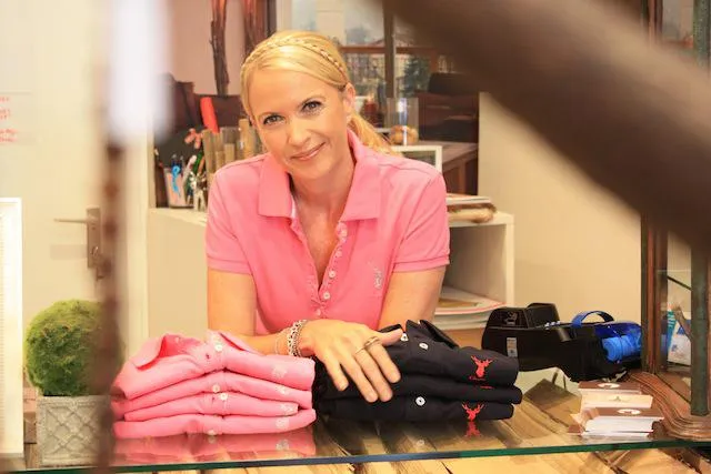 Bild: Junglabel Chalet hilft: Erlös von Charity-Polo-Shirts geht an Kinderkrebs-Projekt „Waldpiraten-Camp“
