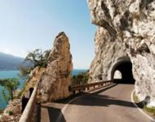 Bild: Der Gardasee wartet auf James Bond - Daniel Craig und die Filmcrew sind bereits in Rom gelandet