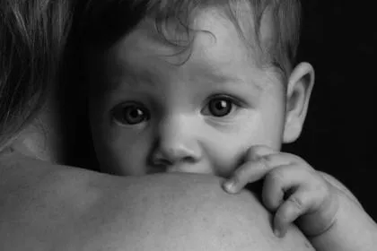 Bild: Schau mir in die Augen, Kleines. Bei der Eroberung der Welt brauchen Babys den Blickkontakt