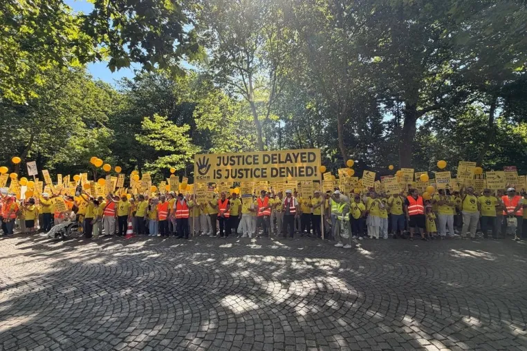 Bild: Türkei-Protest in Straßburg: Tausende fordern Rechtsstaatlichkeit und Gerechtigkeit