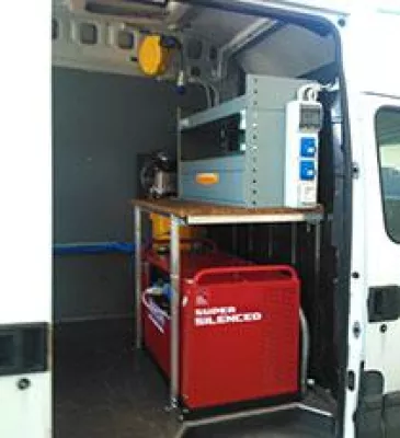 Bild: StoreVan verwandelt einen Iveco Daily L3H2 in eine Werkstatt für einen Reifenhändler auf Rädern