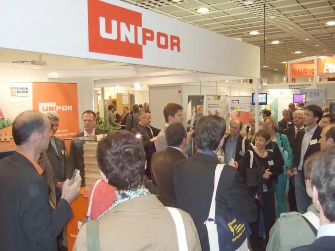 Reger Zulauf herrschte am Unipor-Messestand bei der 13. Internationalen Passivhaustagung in Frankfurt am Main. Der mittelständische Unternehmensverbund führte zahlreiche Fach- und Beratungsgespräche.