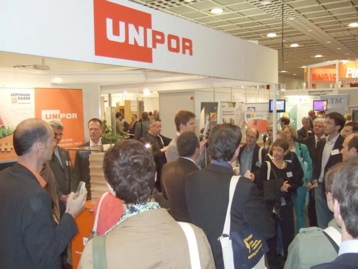 Reger Zulauf herrschte am Unipor-Messestand bei der 13. Internationalen Passivhaustagung in Frankfurt am Main. Der mittelständische Unternehmensverbund führte zahlreiche Fach- und Beratungsgespräche. 