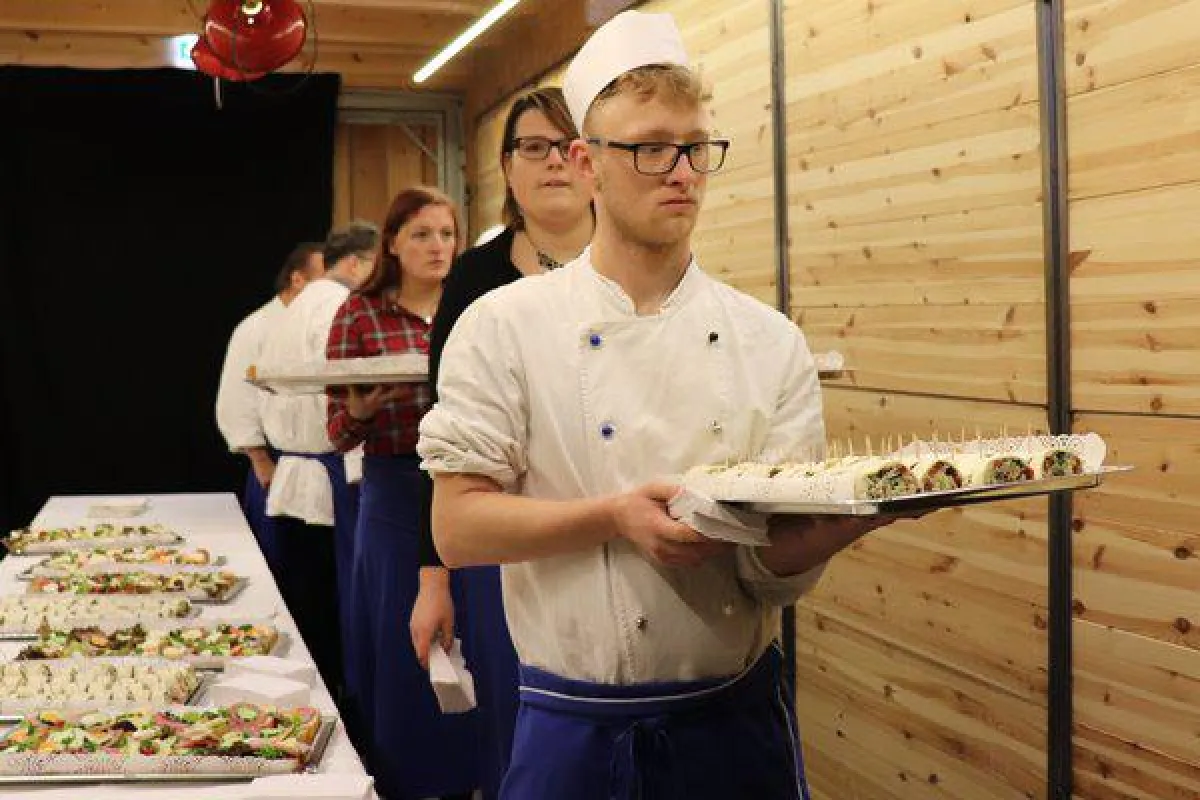 Die Azubis aus Gastronomie und Hauswirtschaft des Liebenauer Berufsbildungswerks Adolf Aich