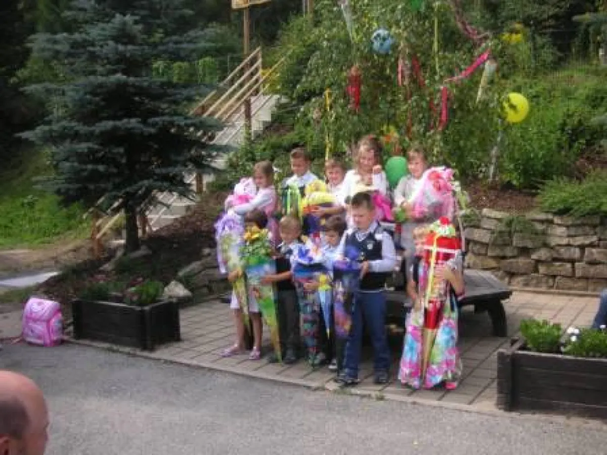 Das Schuljahr 2012/14 an der Grundschule Hasenthal beginnt mit neuer Treppe und frischem Mut