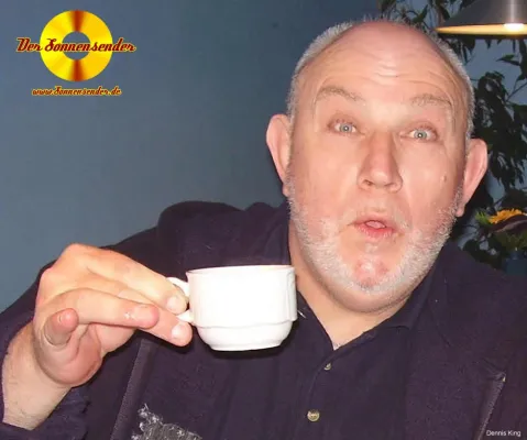 Radiolegende Dennis King an jedem Samstag um 18 Uhr mit neuer Radioshow beim Sonnensender Bild: Radiolegende Dennis King an jedem Samstag um 18 Uhr mit neuer Radioshow beim Sonnensender