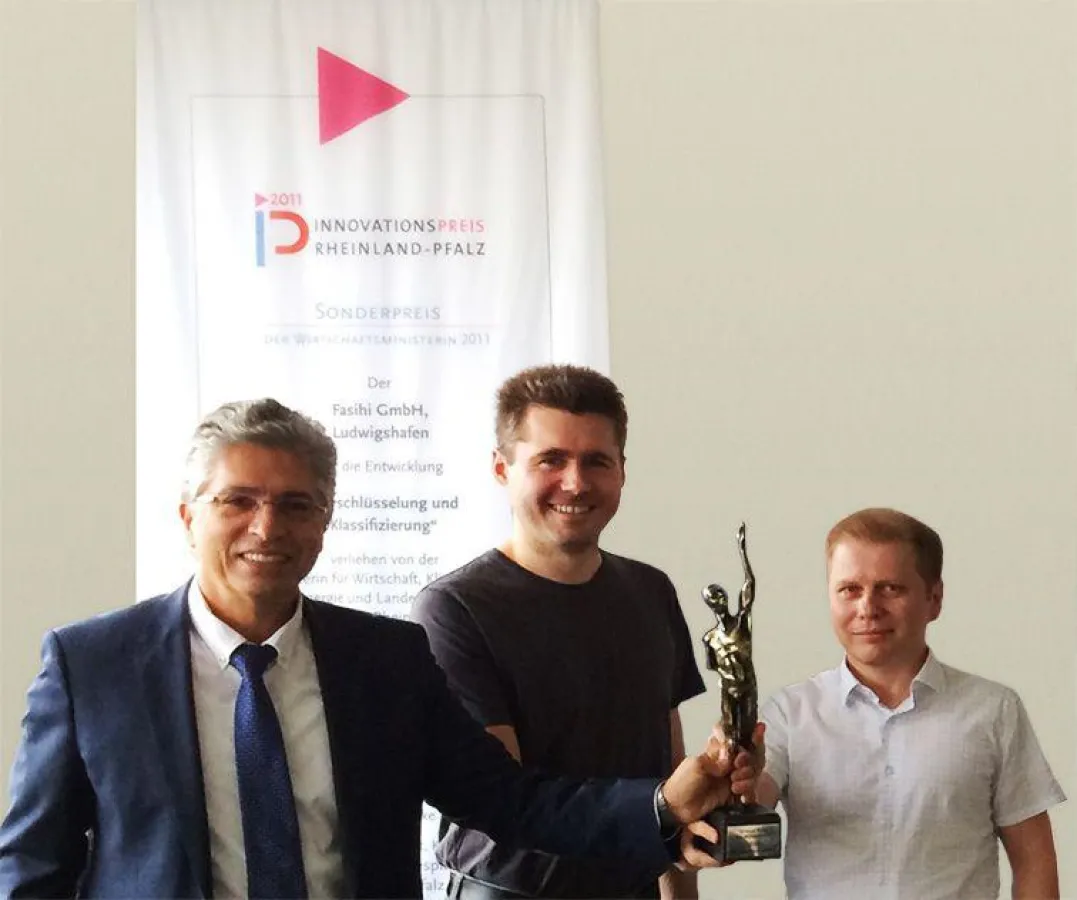 Die Fasihi-Führungsmanschaft freut sich über den Großen Preis des Mittelstandes. Foto: Fasihi GmbH