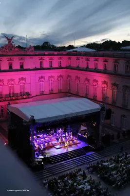 Bild: Im Chiemgau treffen Volksmusik und Musical auf Ballettgala und Comedy