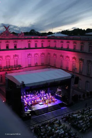 Im Chiemgau treffen Volksmusik und Musical auf Ballettgala und Comedy Bild: Im Chiemgau treffen Volksmusik und Musical auf Ballettgala und Comedy