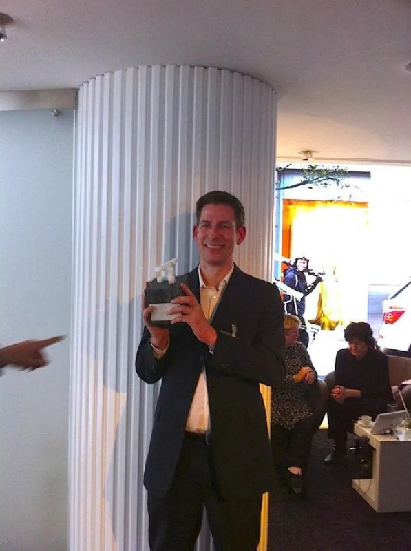 Dr. Stephan Ziegler, KU64-Inhaber und Zahnarzt mit dem Querdenker Award 2010