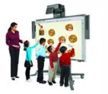 Bild: SMART Board® 800 Serie mit Four-Touch-Interaktivität für den Bildungsbereich