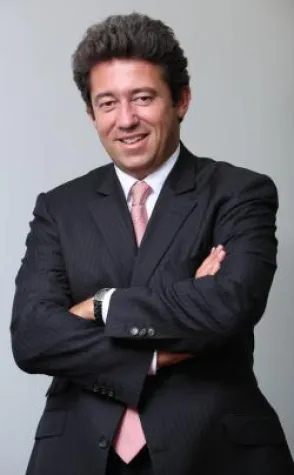 President von Roland Berger Strategy Consultants Asien, erhält "2012 Shanghai Magnolia Gold Award" Bild: President von Roland Berger Strategy Consultants Asien, erhält "2012 Shanghai Magnolia Gold Award"