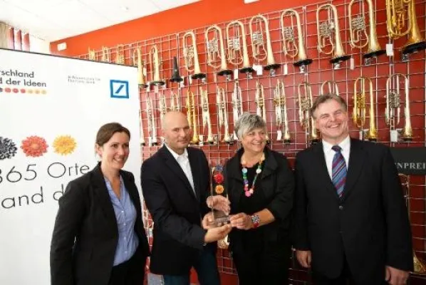Bild: „Erlebniswelt Musikinstrumentenbau® Vogtland“ offiziell „Ausgewählter Ort“ im Land der Ideen 2011