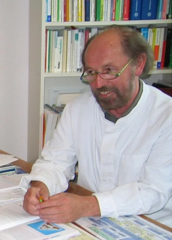 In der Naturheilkunde wird der Mensch als ganzes in den Blick genommen. Das betont Heilpraktiker und Dozent Lothar Ohlhäuser.