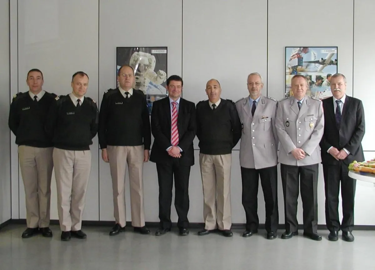 v.l.: Drei französische Verbindungsoffiziere, Dr. Daniel Westhoff (ESG), Generalmajor Jean-Tristan Verna, Oberst Martin Stolz, Major Frank Glaubach, Klaus Hantzschmann (ESG)