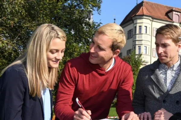 Bild: Akademie Schloss Liebenau nimmt Betrieb wieder auf