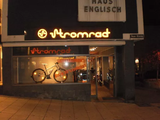 Bild: Stromrad leuchtet bei der Langen Einkaufsnacht am 5. November