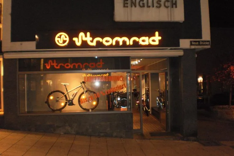 Bild: Stromrad leuchtet bei der Langen Einkaufsnacht am 5. November