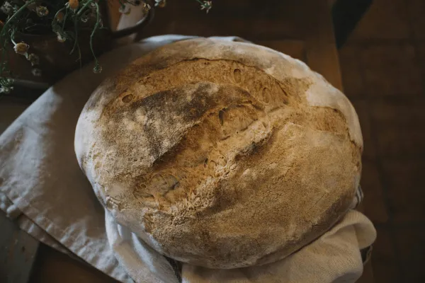Bild: Moritz Frey zeigt: Herzhaftes Brot aus Grüsch einfach selbst backen