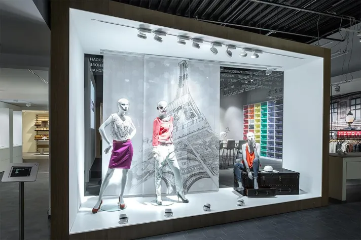 Bild: Licht erleben im neuen Showroom