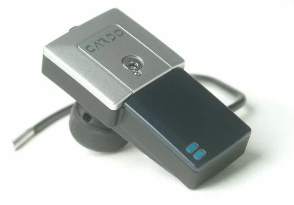 Bild: Cardo präsentiert das winzige, ultraleichte Bluetooth-Headset S-800