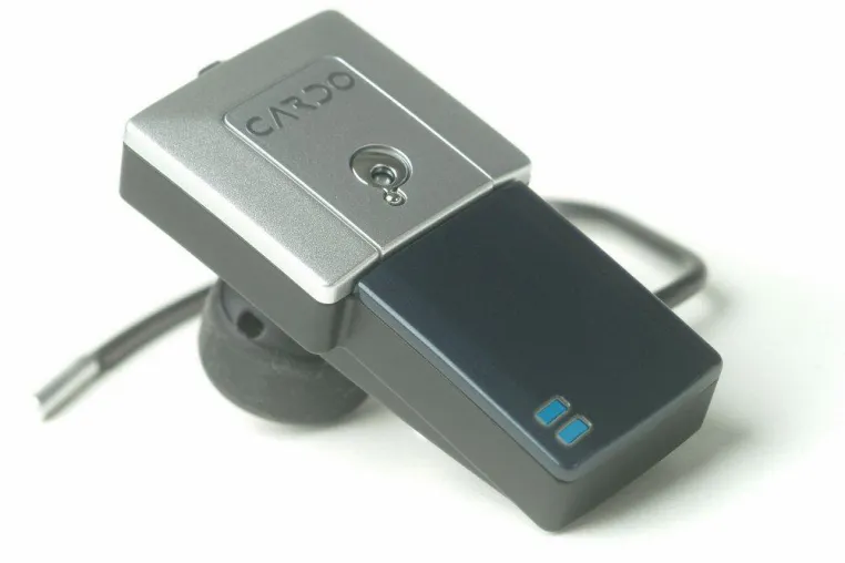 Bild: Cardo präsentiert das winzige, ultraleichte Bluetooth-Headset S-800