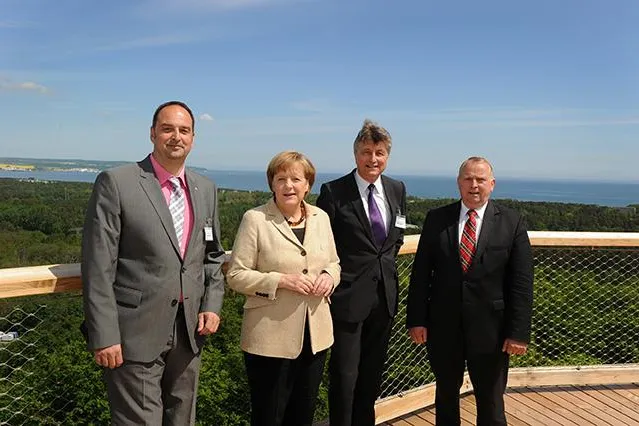 Bild: Edelstahlseilnetze von Carl Stahl machen den Baumwipfelpfad sicher